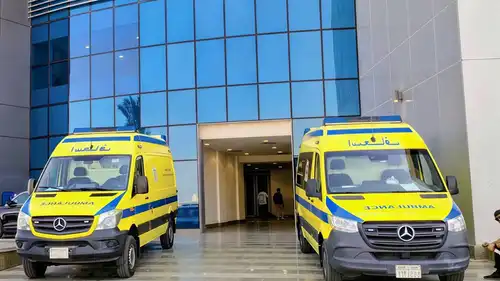 مكالمة أنقذت حياة أب.. طفل مصري يستغيث بالإسعاف على الطريق