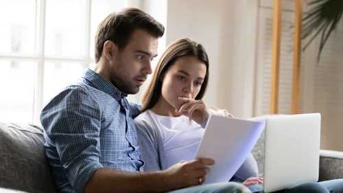 كيف تتحدثين عن المال مع شريك حياتك؟