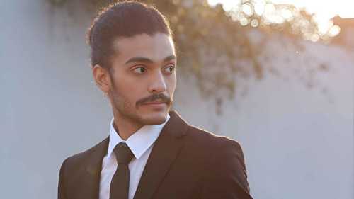 فادي حواشي يخوض أولى تجاربه في الإخراج المسرحي