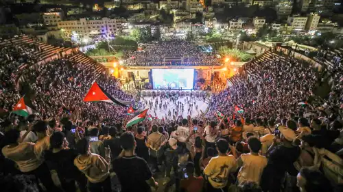 معالم الأردن وساحاته تتحول إلى مدرجات لدعم النشامى