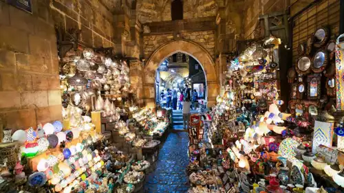 القاهرة في رمضان سحر الفوانيس والأحياء التاريخية
