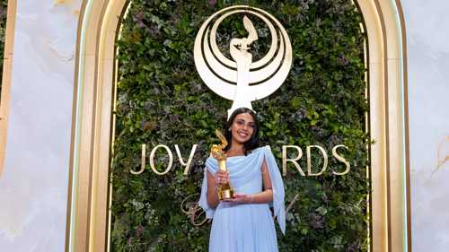 من تكون رتيل الشهري أصغر فائزة في Joy Awards 2026؟