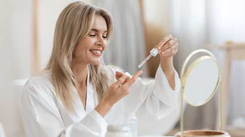 سيرومات تمنح البشرة مظهراً أكثر نعومة وامتلاءً