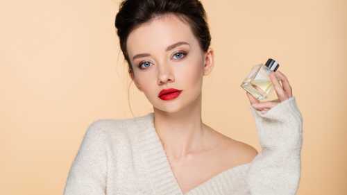 عطور الشتاء نفحات دافئة بطابع راقٍ