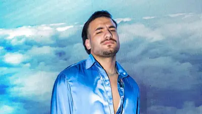 مسلم من جلسة تصوير خاصة 