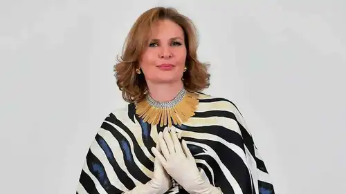 نجلاء فتحي في عزلة ويسرا قلقة جدًا عليها