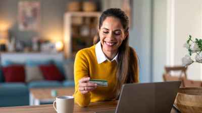 هل تغريكِ التخفيضات؟ إليكِ كيف تتسوقين بذكاء