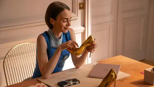 الصور الأولى للموسم السادس من Emily in Paris وموعد عرضه
