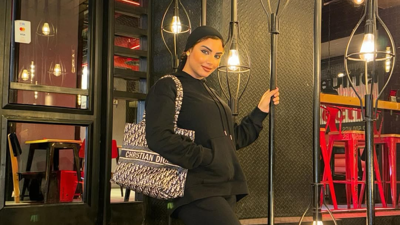مشهورة السوشال ميديا أم خالد