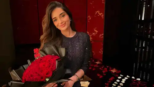 ملك أحمد زاهر توثق أجواء احتفالها بعيد ميلادها مع خطيبها