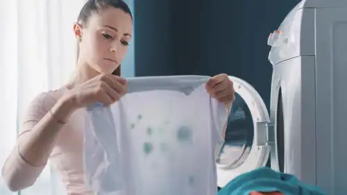 خطأ واحد في غسيل الملابس يجعل إزالة البقع مستحيلة