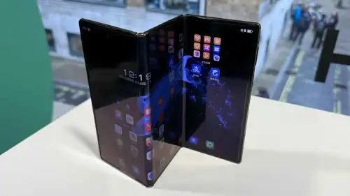 هاتف سامسونغ ثلاثي الطي Galaxy Z Tri-Fold