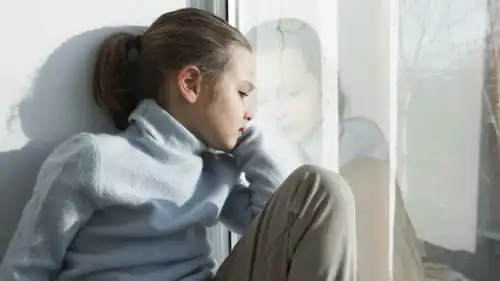 "التقنع" أو التوحد الخفي.. فتيات من دون تشخيص لسنوات