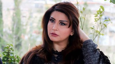 أماني الحكيم تُطمئن الجمهور على صحة والدها بعد تعرضه لوعكة