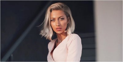 مودل روز تنهارُ باكيةً وتشعرُ بروحها قد خرجت.. ما قصتها؟