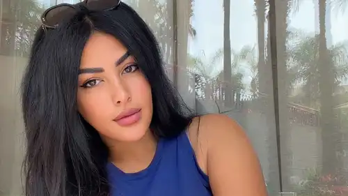 نرمين ماهر تظهر على كرسي متحرك بعد إصابتها في قدمها