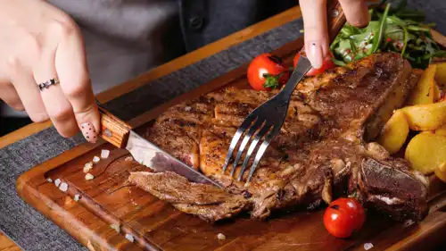 هل تؤثر كثرة تناول اللحوم في عيد الأضحى على النوم وزيادة الأرق؟