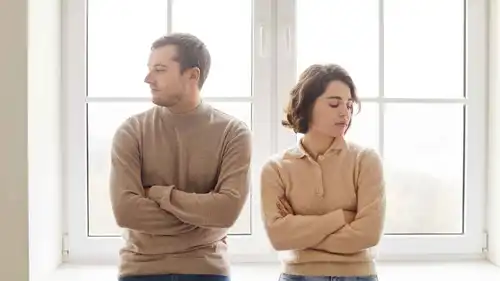 تأثير هوس الأداء المثالي على علاقتكِ وطرق تجاوزه