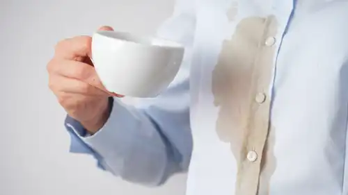 بقع شاي على الملابس