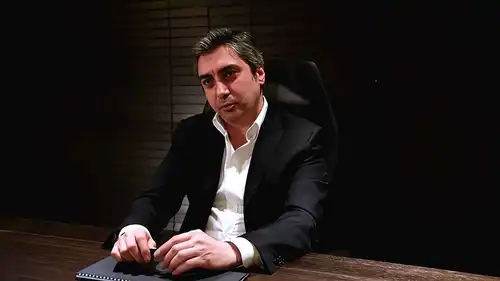 نجاتي شاشماز يعود للظهور ويثير حنين جمهور "وادي الذئاب"