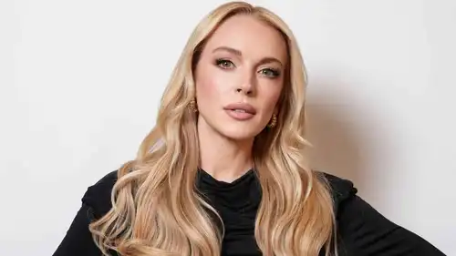 ليندسي لوهان تستعد لإطلاق علامتها للجمال Linlo Beauty