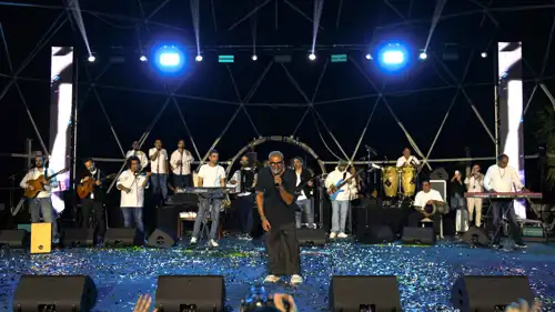 عمرو دياب من حفل مهرجان ليالي العرب