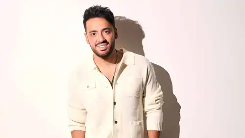 أرملة محمد رحيم تحسم الجدل حول أغنية "كنا صغيرين" لرامي جمال