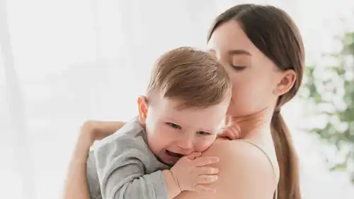 هل يشعر الرضيع بتوتر والدته؟