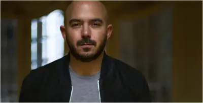 محمود العسيلي يكشفُ سرّ فشل زيجاته.. ويؤكّد "المرأة لا تفهمني"!