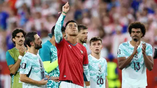 رونالدو يحقق أمنية طفل فقد كل شيء في زلزال فنزويلا