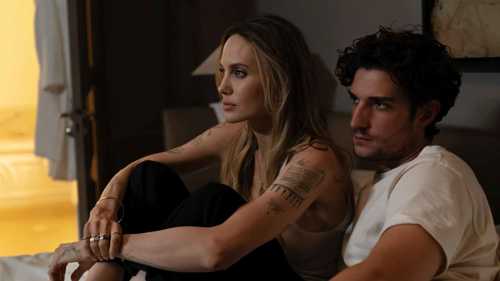 أنجلينا جولي في Couture.. فيلم مستوحى من تجربتها المرضية