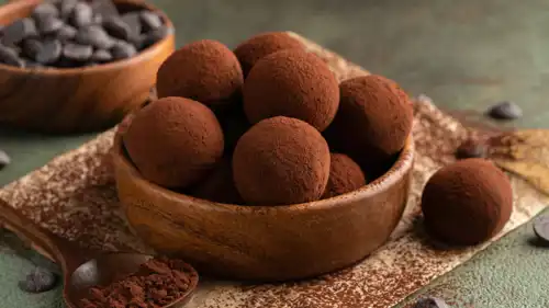 كرات ترافل الشوكلاتة الشهية.. حضريها بـ3 خطوات فقط