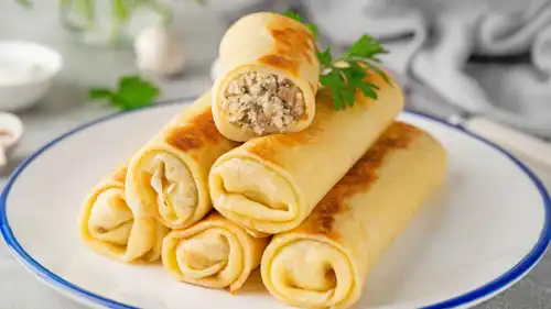 لفائف الكريب بالدجاج والفطر..طعم غني وسهل التحضير