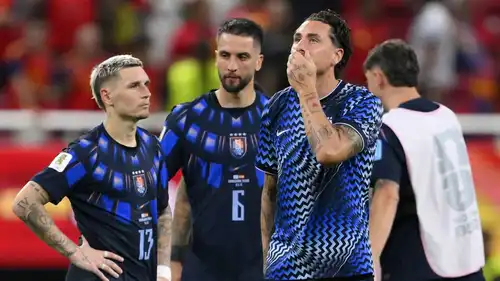 أوروغواي تفاجئ لاعبيها بقرار غريب بعد وداع المونديال