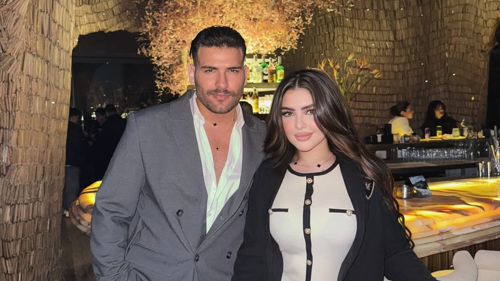 مسلم يحتفل بعيد ميلاده مع زوجته (فيديو)