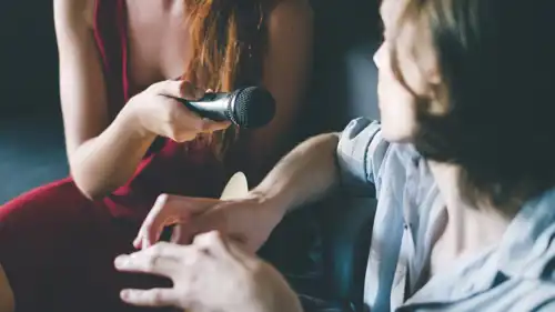 لماذا يتحدث بعض النجوم كثيرًا عن نجاحهم وآخرون يصمتون؟ (خاص)