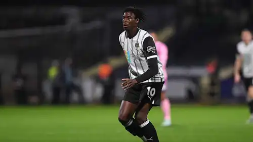 وفاة لاعب كرة قدم برتغالي بعد سقوطه على أرض الملعب