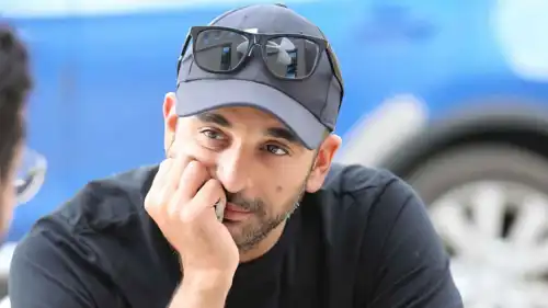 أحمد الجنايني يوثق لحظة رومانسية مع منة شلبي
