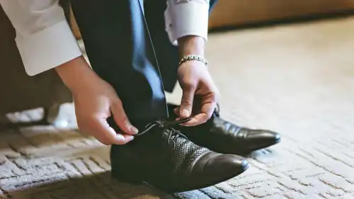 تفسير حلم شراء حذاء للمتزوج.. ترقية وتحديات