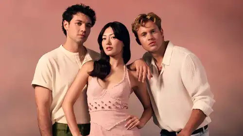 تجديد مسلسل Crew Girl لموسم ثانٍ على نتفليكس