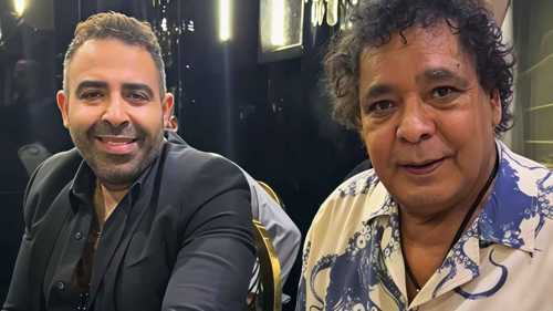 محمد منير يشعل الأجواء بحفل زفاف.. ويغني مع نجل عدوية
