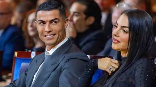 جورجينا رودريغيز تخطف الأضواء في حفل تتويج رونالدو