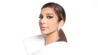 الفنانة السورية أصالة نصري من جلسة تصوير خاصة بحفل الرياض