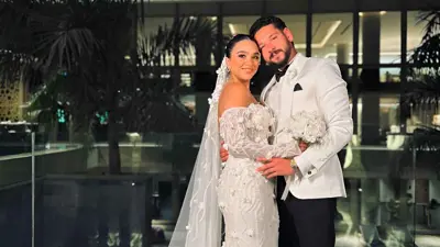 محمود شاهين وعروسه في حفل زفافهما