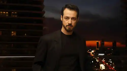 مارت يازجي أوغلو يعيش أجمل أيامه مع حبيبته زينب