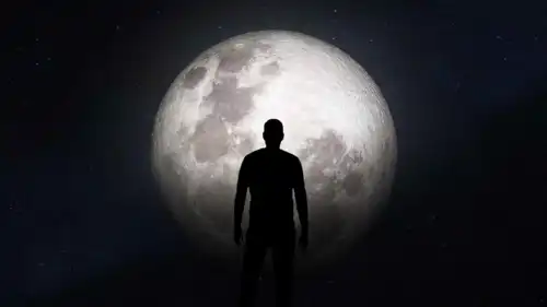 تفسير حلم التحدث مع القمر..أسرار وعزلة