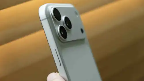 هاتف آيفون