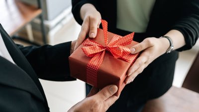مختاراتنا من أطقم هدايا موسم الأعياد
