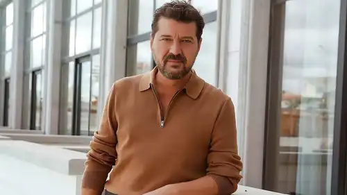 نجم القلب الأسود يندم على تأخير الأبوة