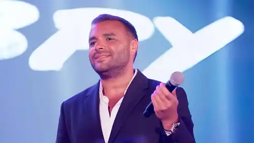 عادل حقي يعلّق على جدل تشابه أغنيتي رامي صبري وعمرو دياب